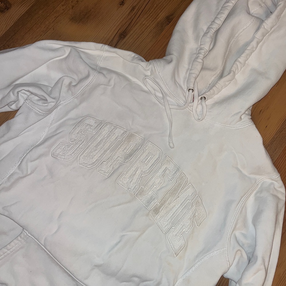 Supreme All White Logo Hoodie - Large
